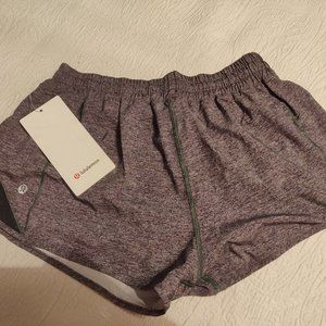 Lululemon - Size 10 reg - Hotty Hot Low-Rise Lined Shorts 2.5"